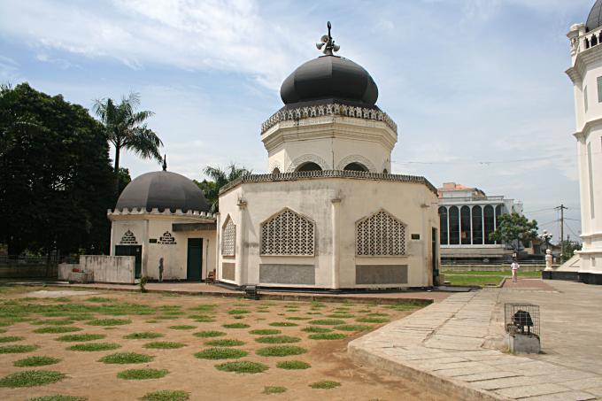image Lavatorio de la Mezquita Al Mashun en Medan, Sumatra, Indonesia