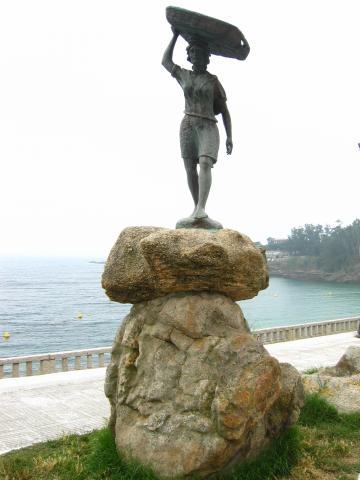 image Monumento al pescador en el paseo marítimo de Portonovo, Sanjenjo, Pontevedra