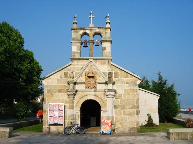 image Antigua iglesia del paseo marítimo de Bueu