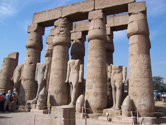 image Patio interior, Luxor, Egipto