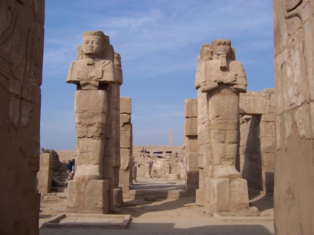 image Estatuas del Templo de Karnak, Egipto