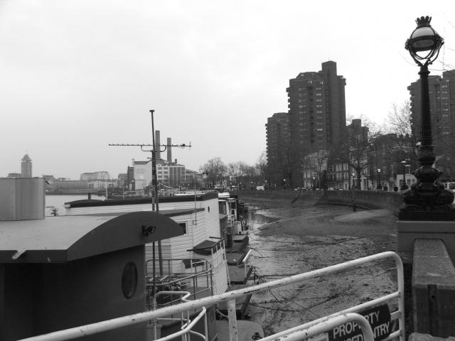 image Casas flotantes sobre el Támesis, Cheswick, Londres, Reino Unido