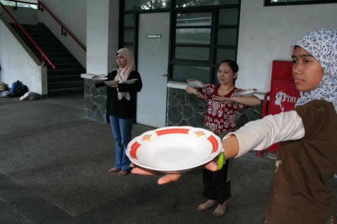 image Danza de los platos, Bandung, Java, Indonesia