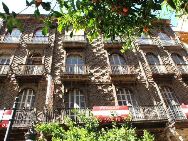 image Fachada de un edificio del barrio de Ruzafa, Valencia, Comunidad Valenciana