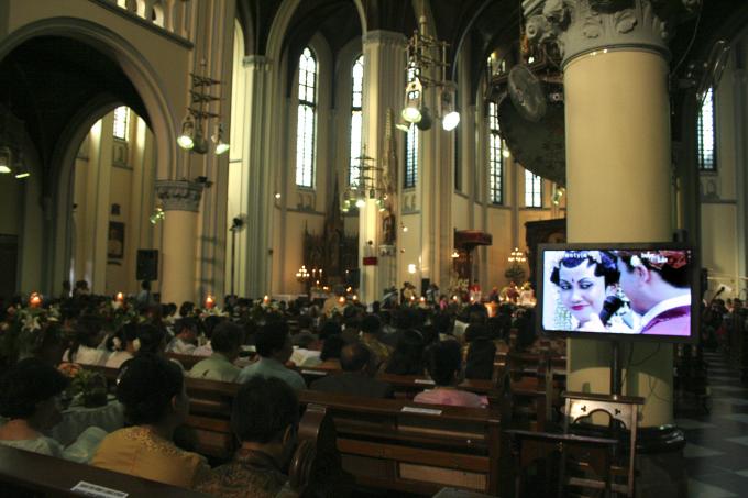 image Boda en la catedral de Jakarta, Indonesia