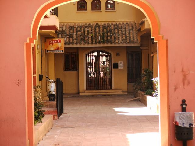 image Entrada a un edificio, Port SaPlaya, Alboraya, Valencia, Comunidad Valenciana