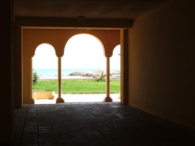 image Entrada a un edificio, Port SaPlaya, Alboraya, Valencia, Comunidad Valenciana