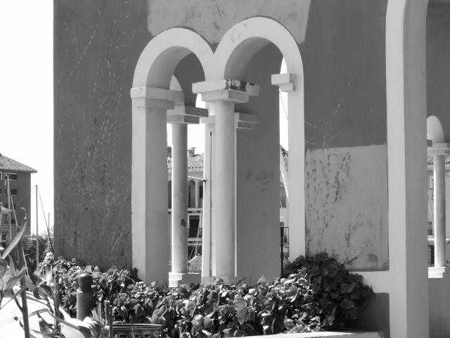 image Edificio con arcos, Port Saplaya, Alboraya, Valencia, Comunidad Valenciana