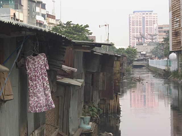 image Canales de aguas fecales, Jakarta, Indonesia