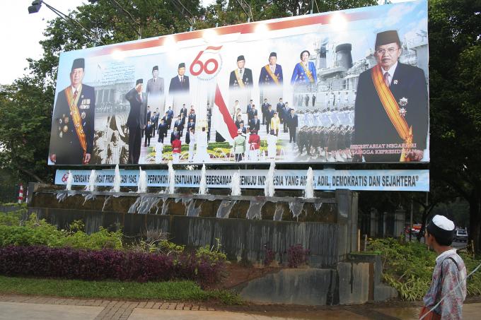 image Cartel 60 años de independencia en Jakarta, Indonesia