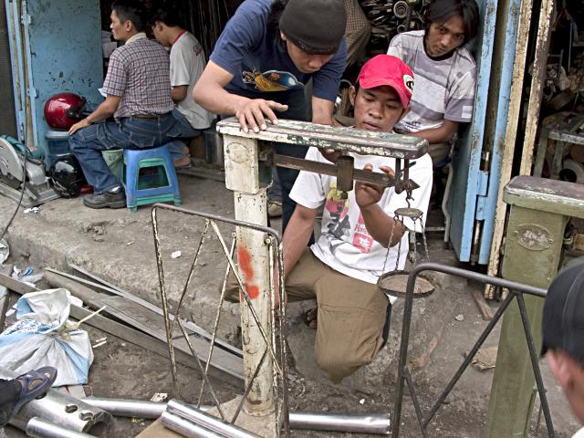 image Metales en la calle, Jakarta, Indonesia