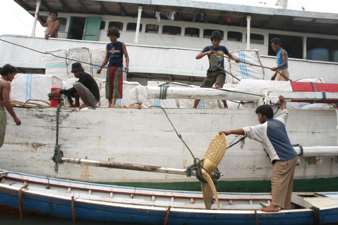 image Arreglando hélice, Sunda Kelapa, Indonesia