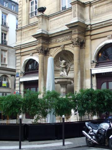 image Fachada de un restaurante italiano, París