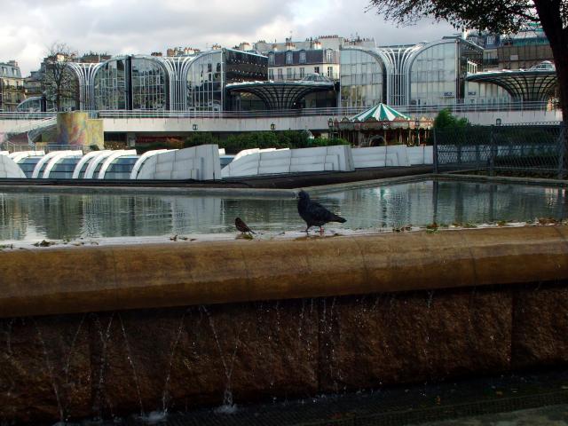 image Estanque en el Centro Pompidou, París