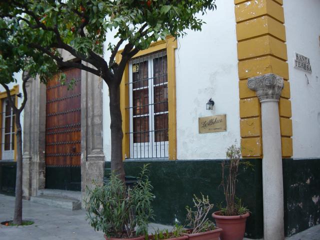 image Detalle del edificio de la Plaza de Santa Cruz número 1, Sevilla