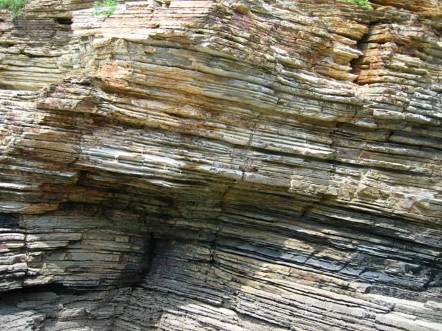 image Estratos líticos en la Praia das Catedrais, Lugo
