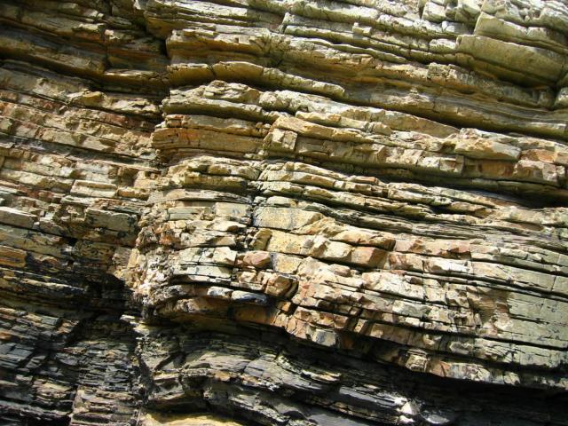 image Estratos líticos en la Praia das Catedrais, Lugo