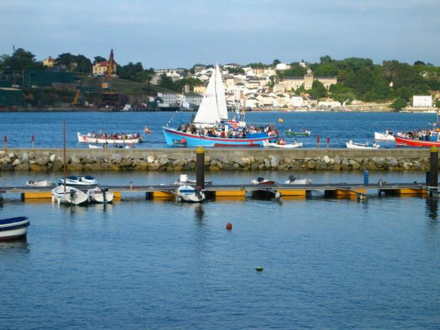 image Procesión del Carmen en la ría de Ribadeo, Lugo