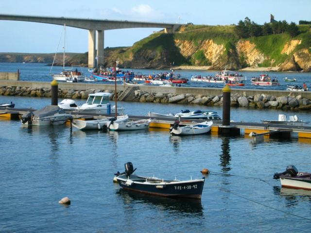 image Procesión del Carmen en la ría de Ribadeo, Lugo