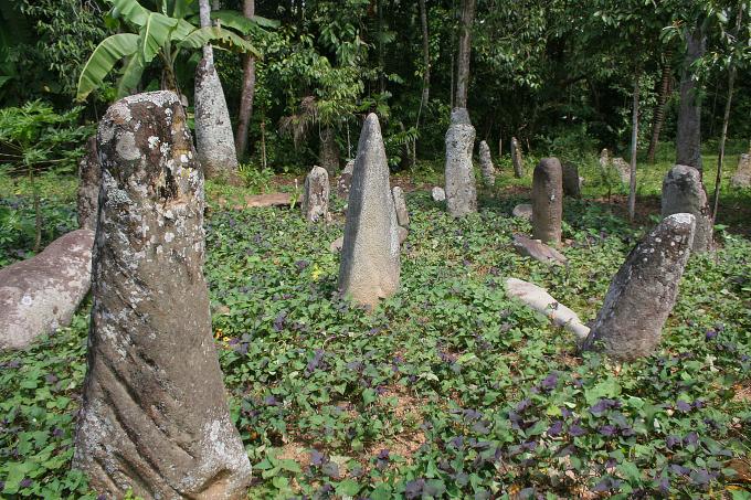 image Piedras megalíticas, Sulawesi, Indonesia
