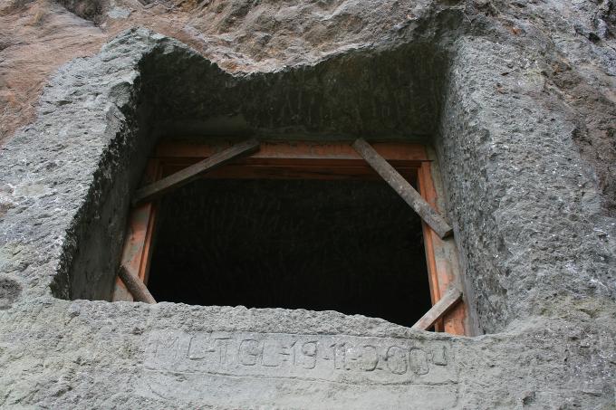 image Tumba recién construida, Sulawesi, Indonesia