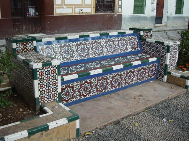 image Banco en la Plaza de Doña Elvira, Barrio de Santa Cruz, Sevilla