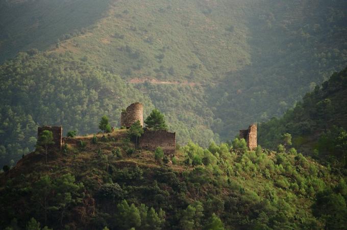 image Castillo de Eslida, Sierra de Espadán, Castellón