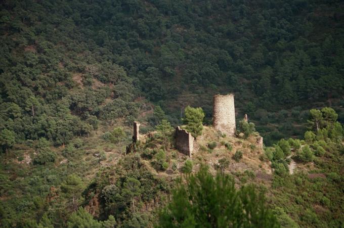 image Castillo de Eslida, Sierra de Espadán, Castellón