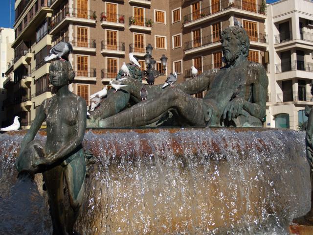 image Fuente de las Acequias en la Plaza de la Virgen, Valencia