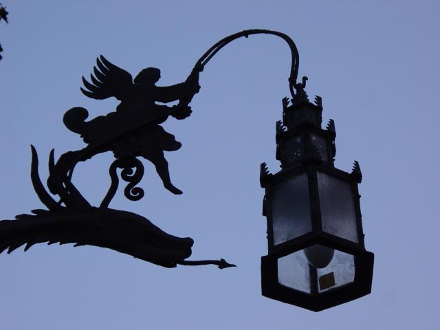 image Detalle del Monumento de la Cruz de la Cerrajería, Plaza de Santa Cruz, Sevilla