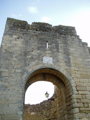 image Acceso al recinto amurallado, Peratallada, Girona