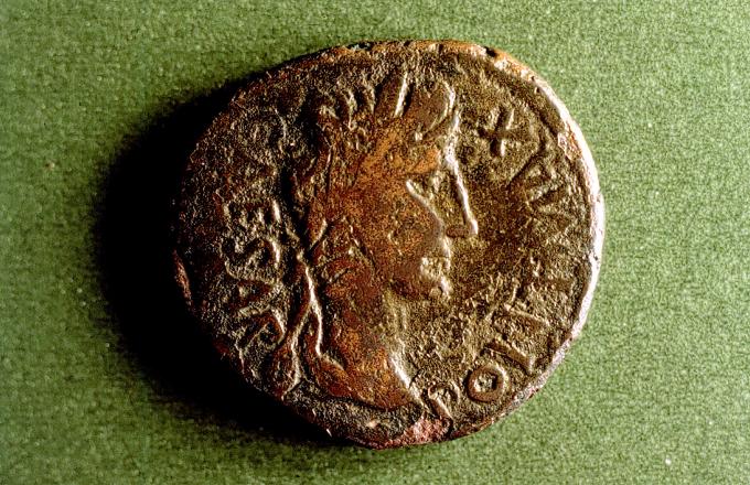 image Imagen de César en una moneda romana