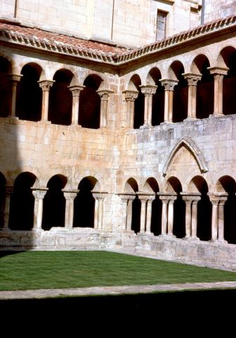 image Jardín del claustro del Monasterio de Santo Domingo de Silos, Burgos