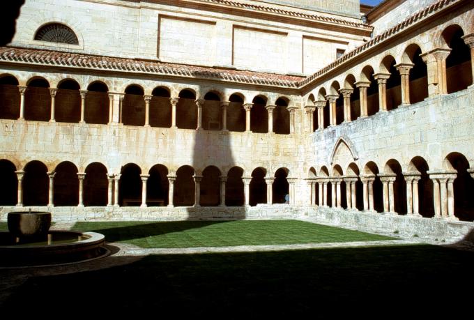 image Jardín del claustro del Monasterio de Santo Domingo de Silos, Burgos