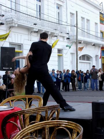 image Pareja bailando el tango, Barrio de la Boca, Buenos Aires, Argentina