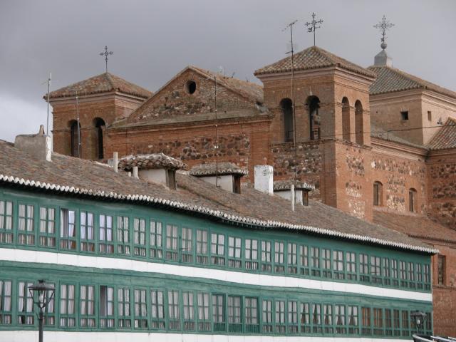 image Detalle de la iglesia de San Agustín y de las balconadas de la Plaza Mayor, Almagro, Ciudad Real