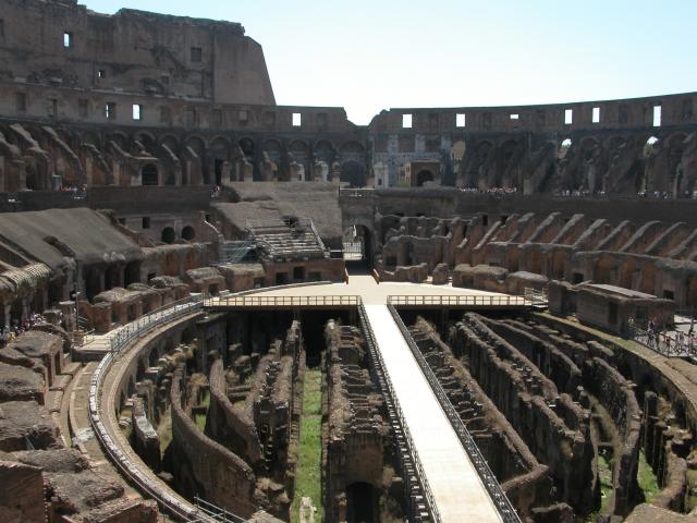 image Interior del Coliseo, Roma, Italia