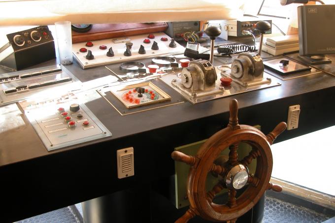 image Mandos de un barco