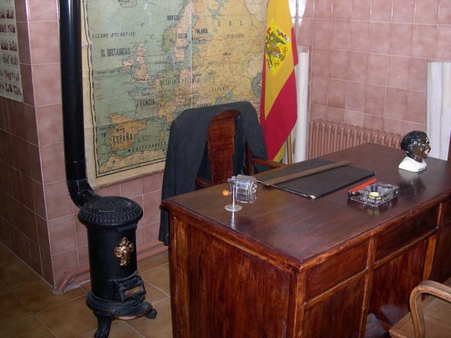 image Mesa de profesor, escuela antigua