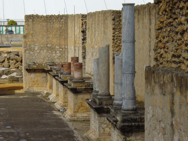 image Escenario del teatro romano, Ruinas de Itálica, Santiponce, Sevilla