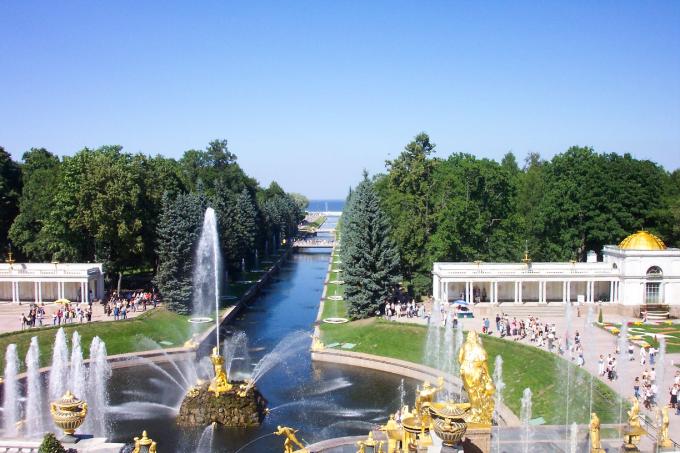 image Jardines de Peterhof, San Petersburgo, Rusia