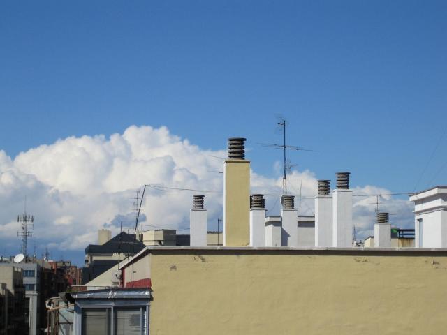 image Chimeneas en el cielo de Madrid