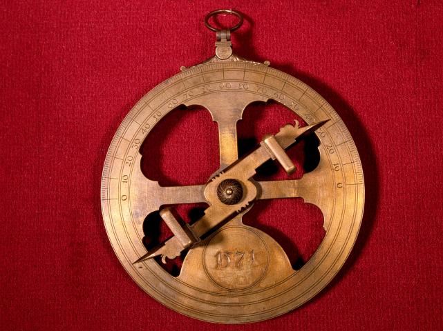 image Astrolabio del siglo XVI