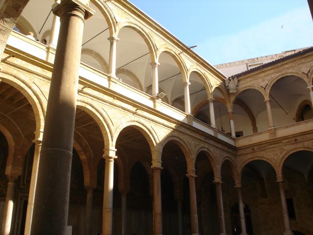 image Patio del Palacio de los Normandos, Palermo, Sicilia