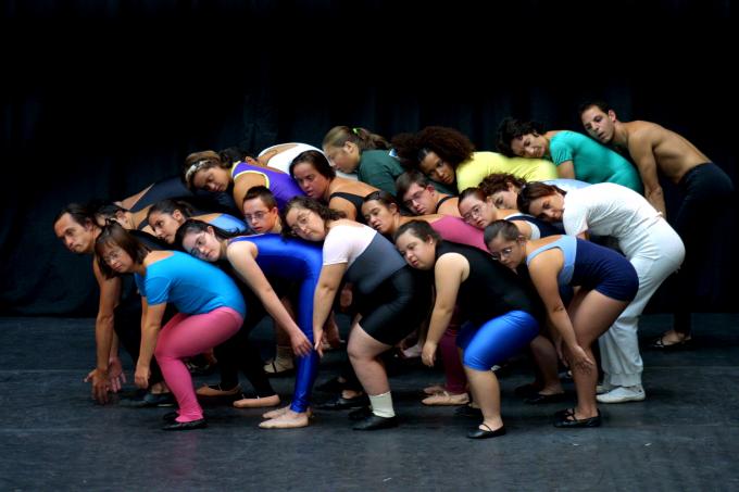 image Bailarines del Psico Ballet Maite León ensayando