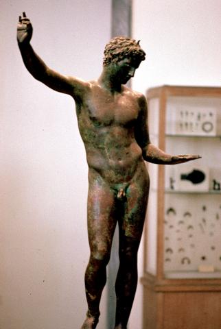 image Estatua griega, Museo Arqueológico Nacional de Atenas, Grecia