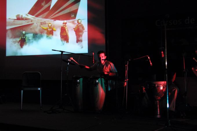 image Percusionista en plena actuación
