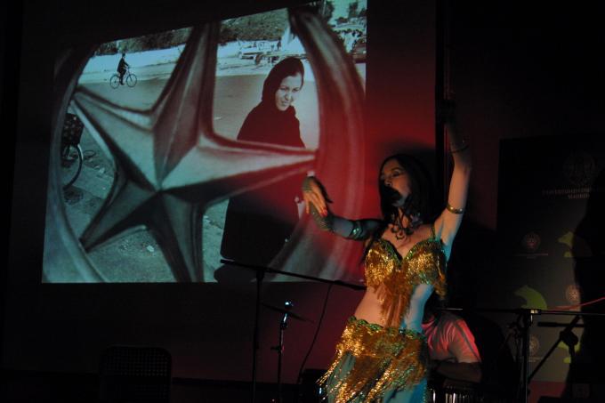 image Bailarina ejecutando danza