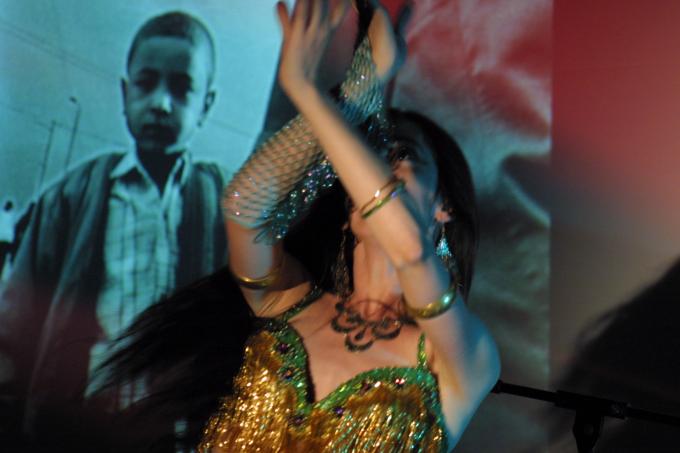 image Bailarina ejecutando danza