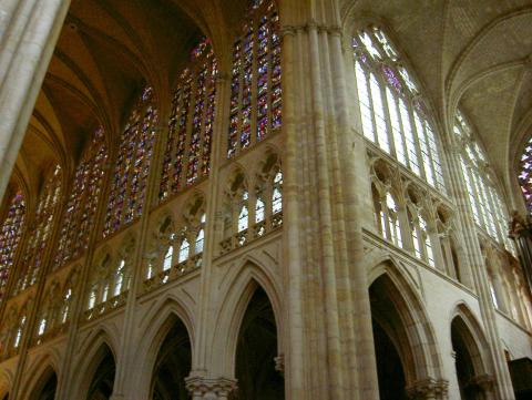 image Interior de la catedral de Saint-Gatien de Tours (Francia)